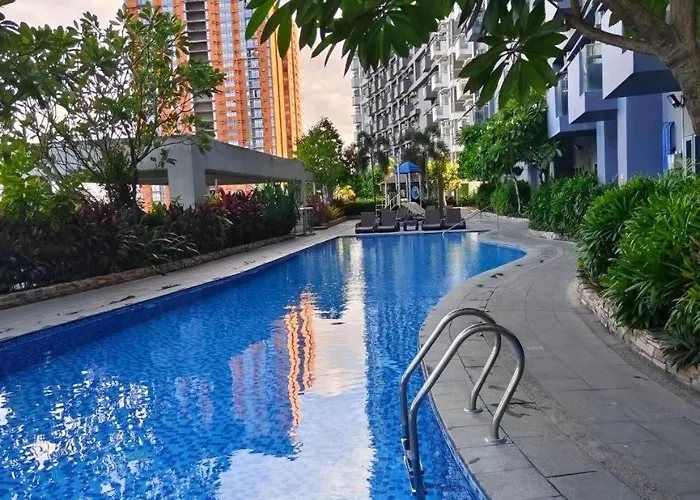 Unit With Balcony In Manhattan Heights * Manila