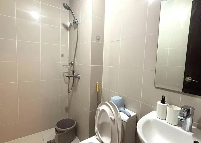 Unit With Balcony In Manhattan Heights Aparthotel