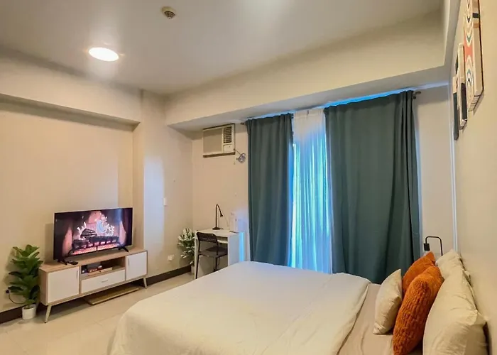 Unit With Balcony In Manhattan Heights Aparthotel Manila