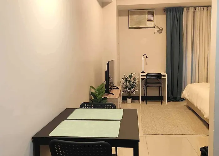 Unit With Balcony In Manhattan Heights Aparthotel Manila
