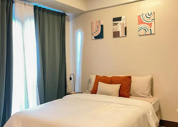 Unit With Balcony In Manhattan Heights Aparthotel Manila